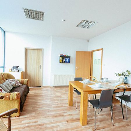 Hostel Metro Kabaty Варшава Екстериор снимка
