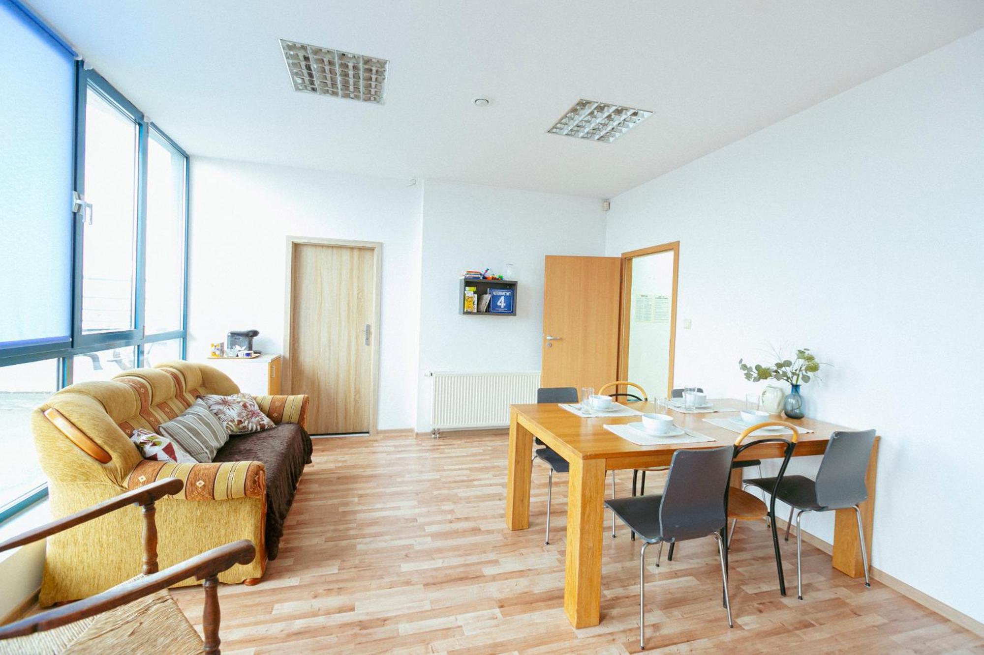 Hostel Metro Kabaty Варшава Екстериор снимка