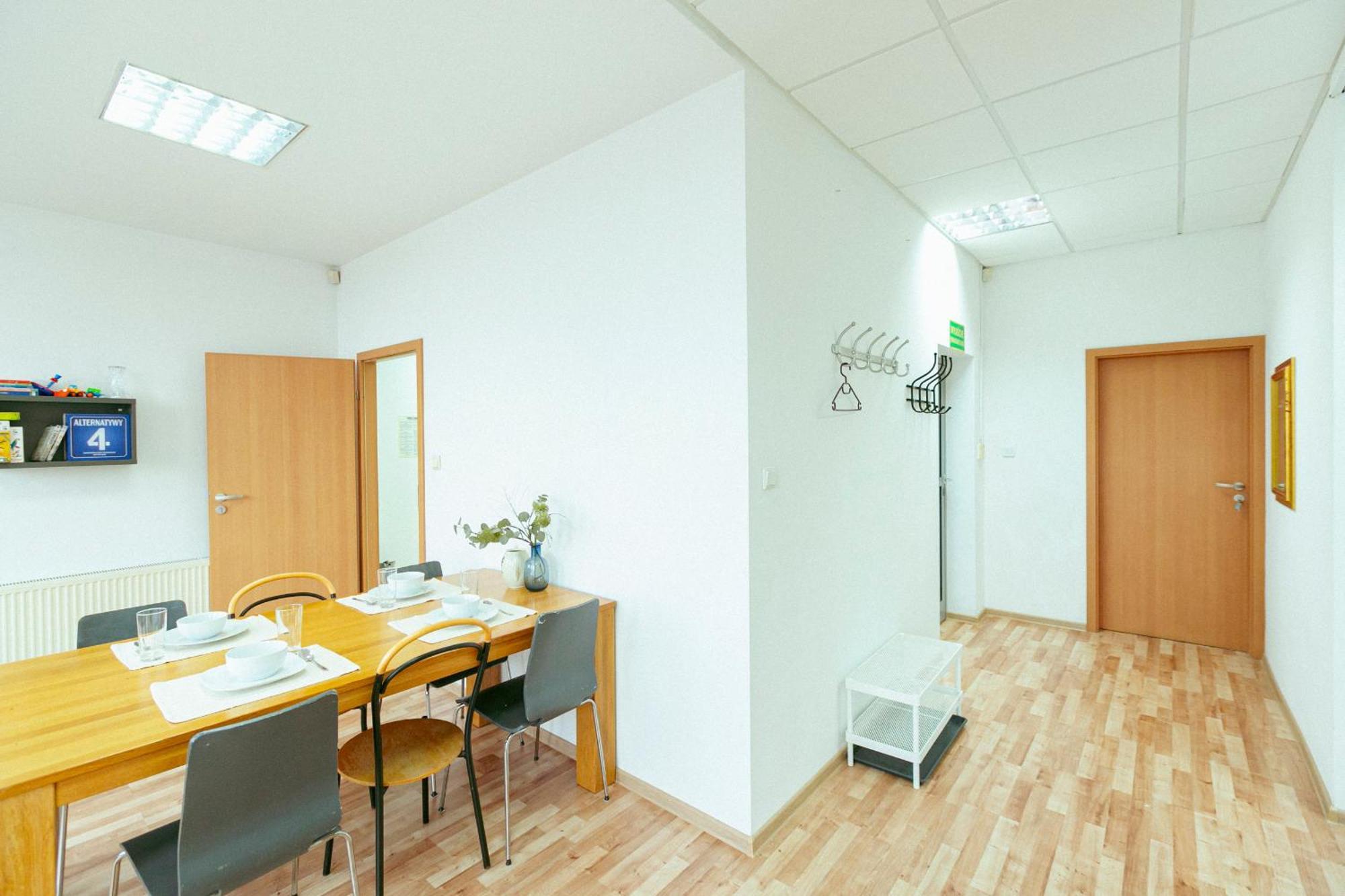 Hostel Metro Kabaty Варшава Екстериор снимка