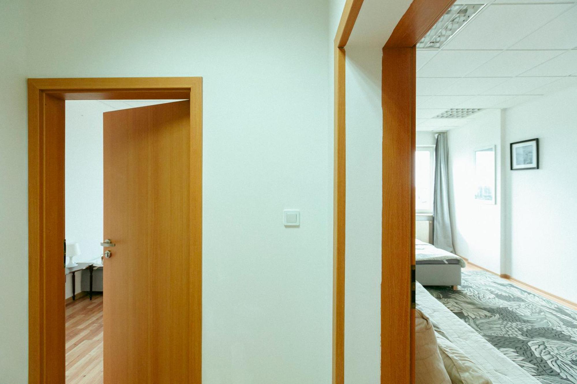 Hostel Metro Kabaty Варшава Екстериор снимка
