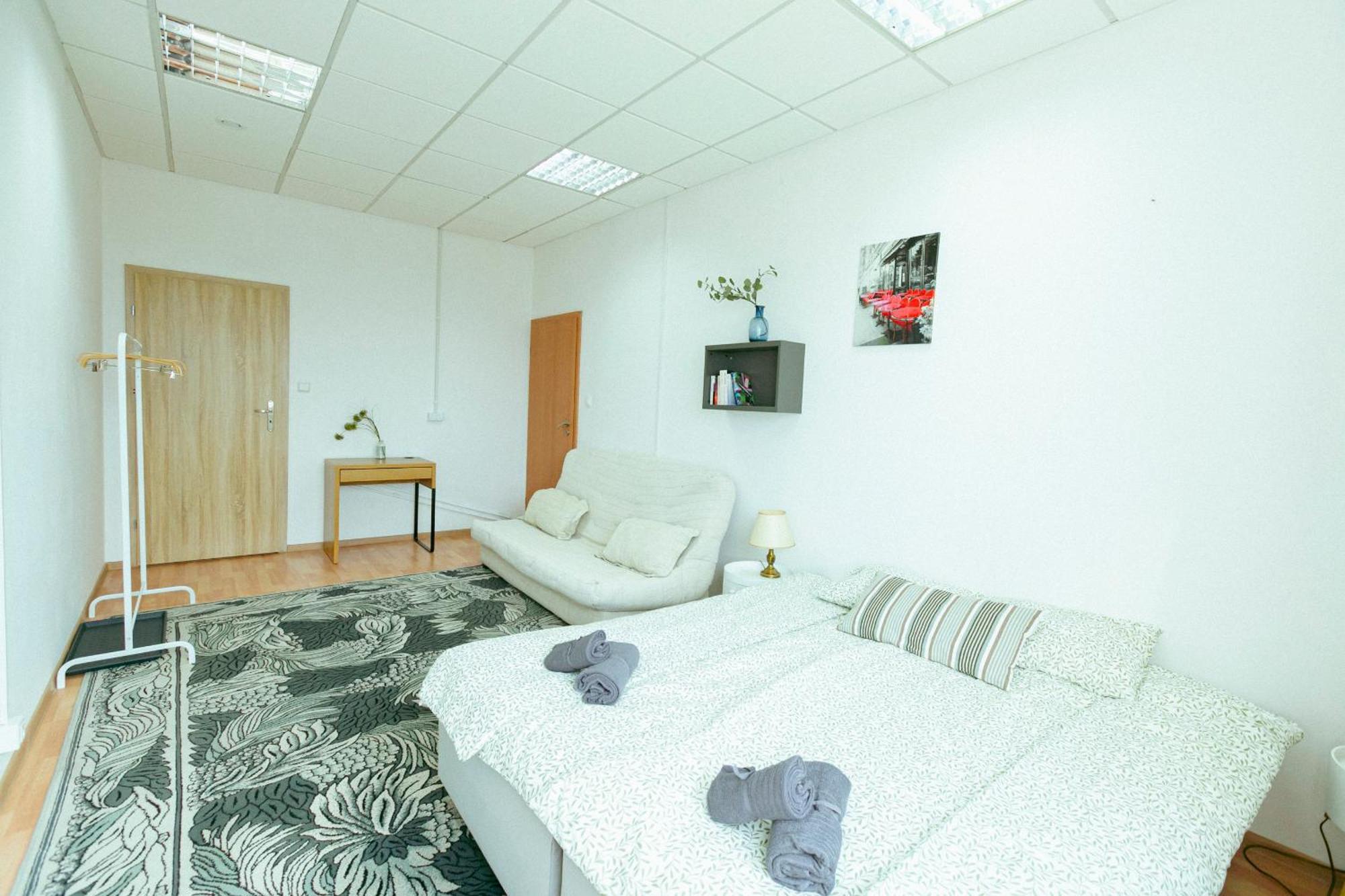 Hostel Metro Kabaty Варшава Екстериор снимка