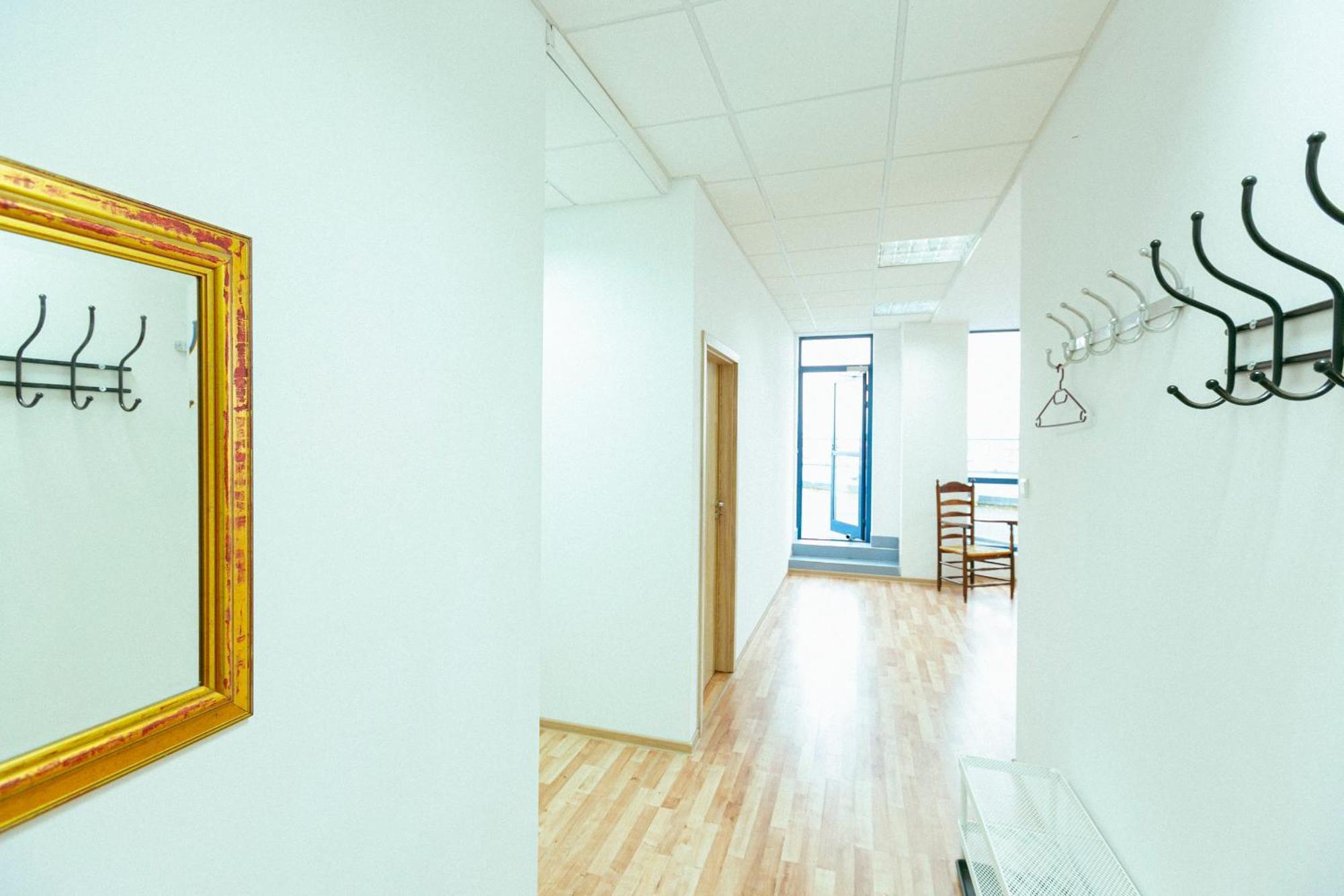 Hostel Metro Kabaty Варшава Екстериор снимка