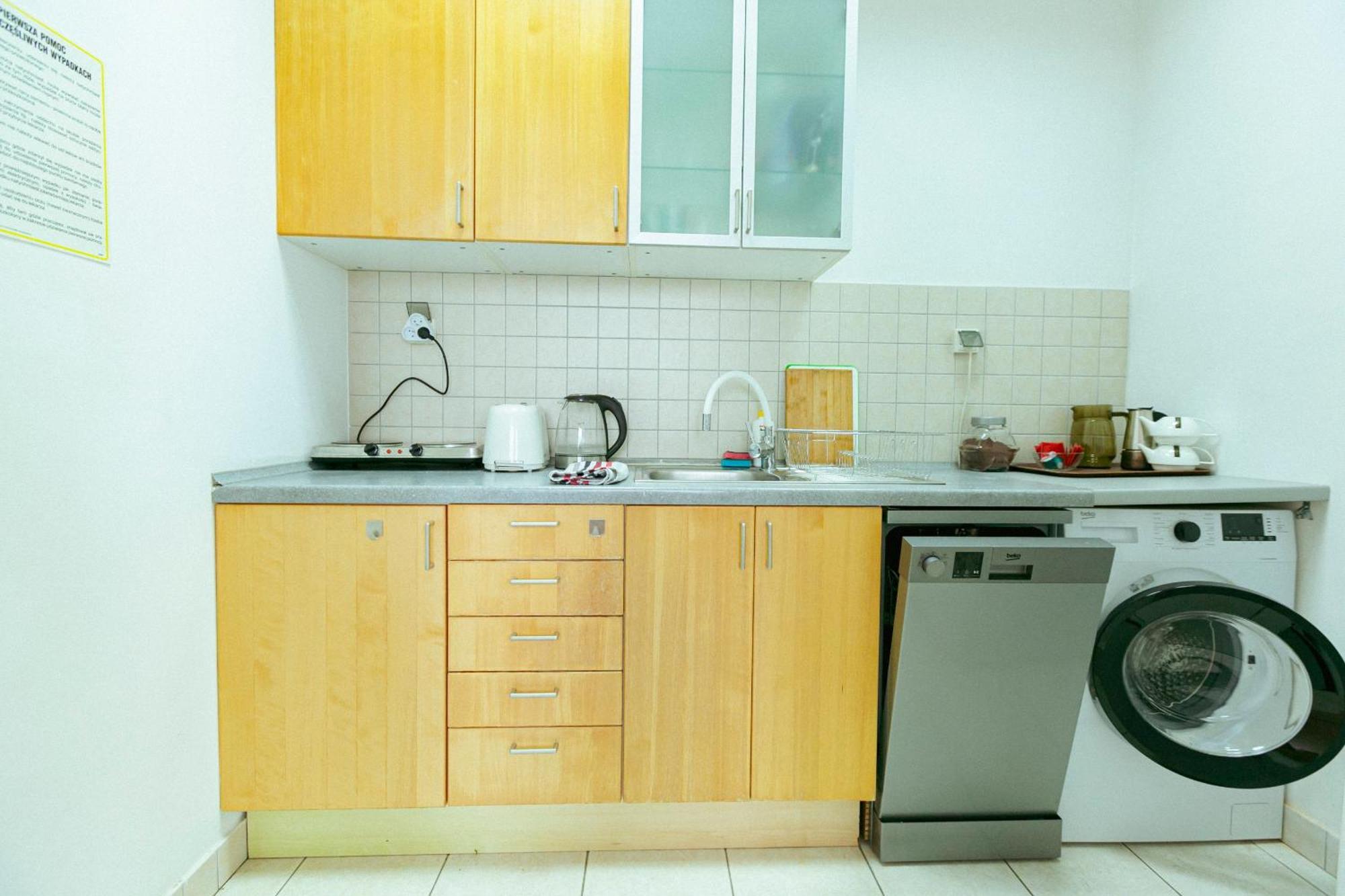 Hostel Metro Kabaty Варшава Екстериор снимка