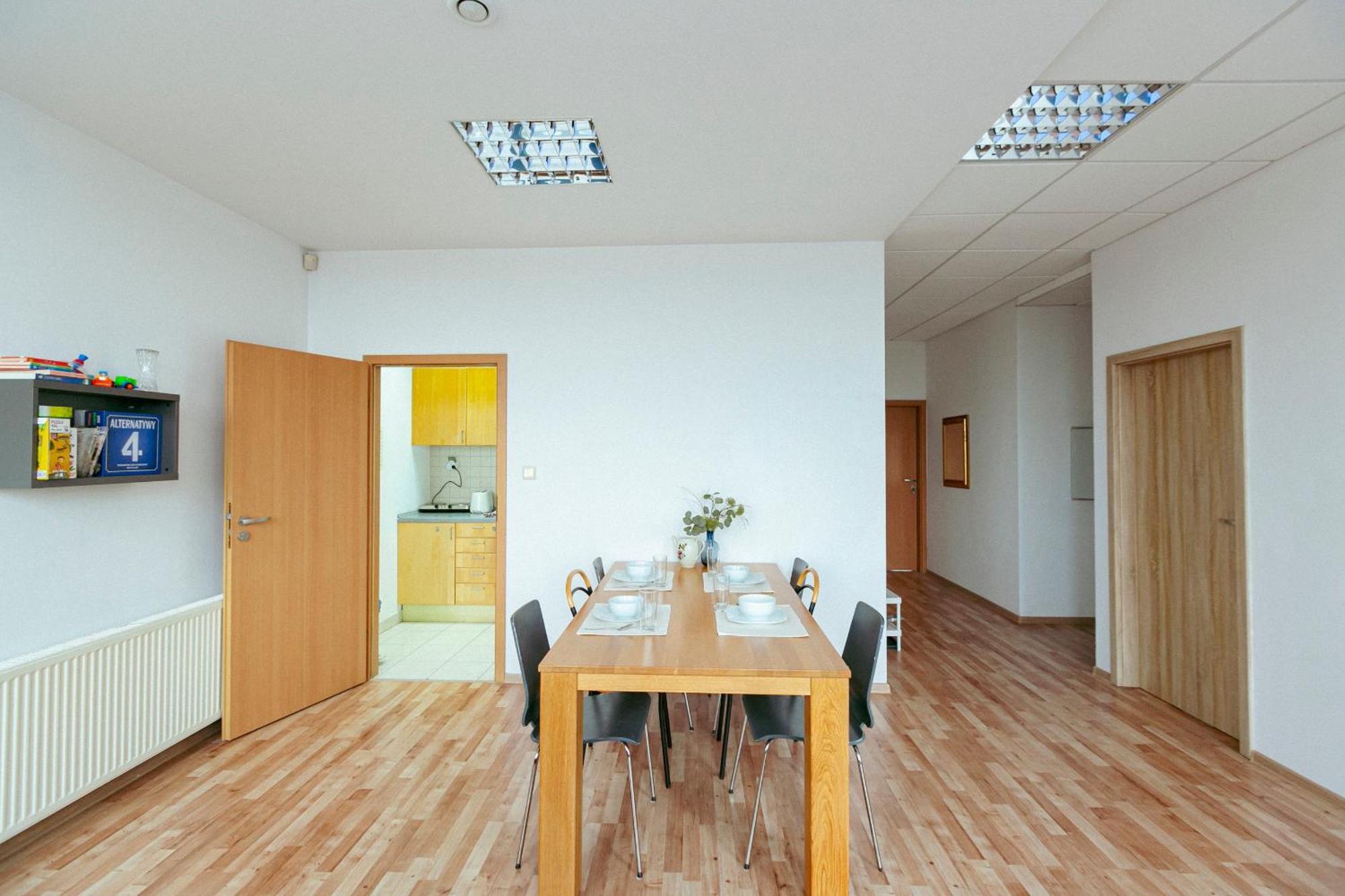 Hostel Metro Kabaty Варшава Екстериор снимка