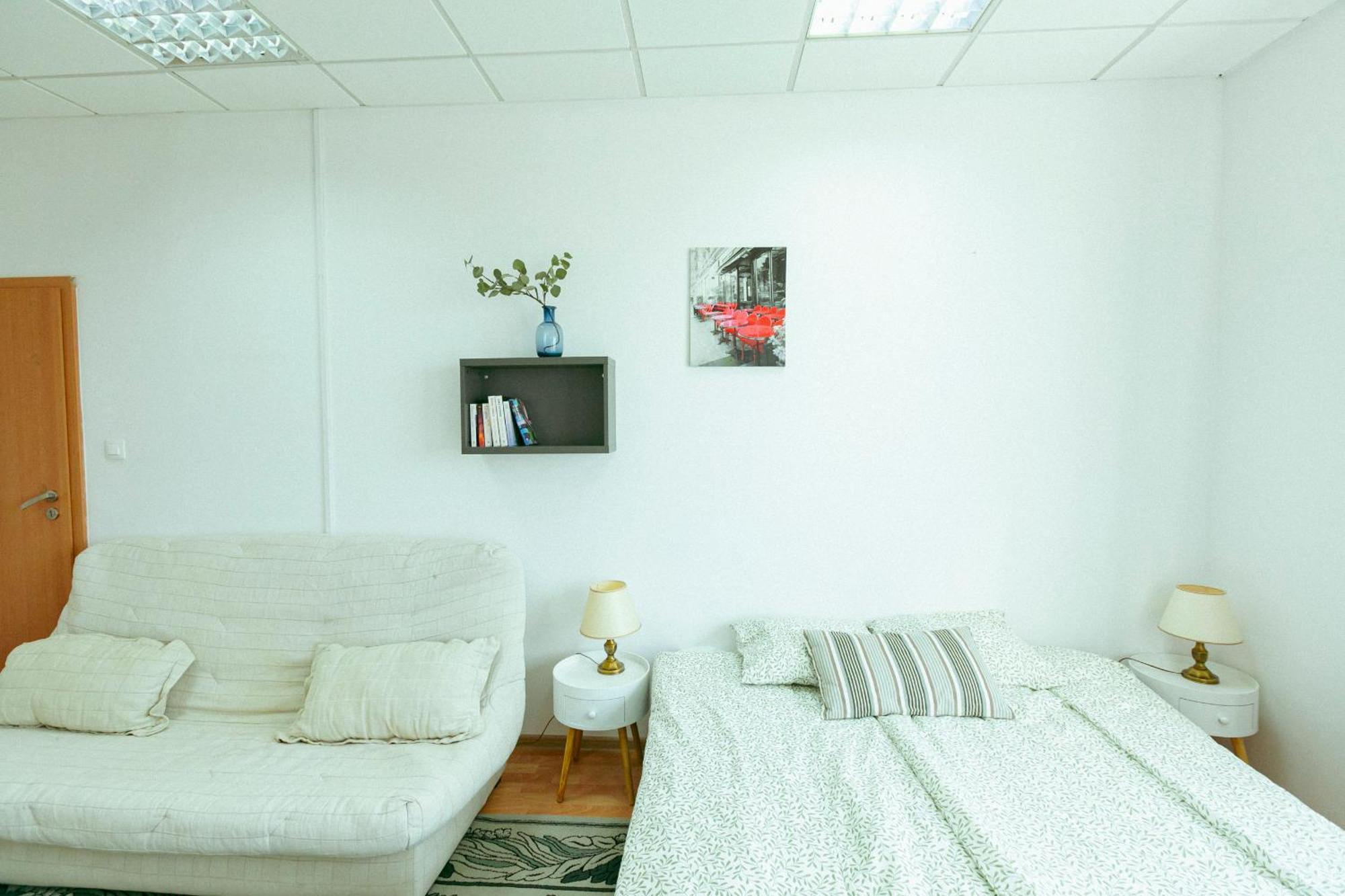Hostel Metro Kabaty Варшава Екстериор снимка