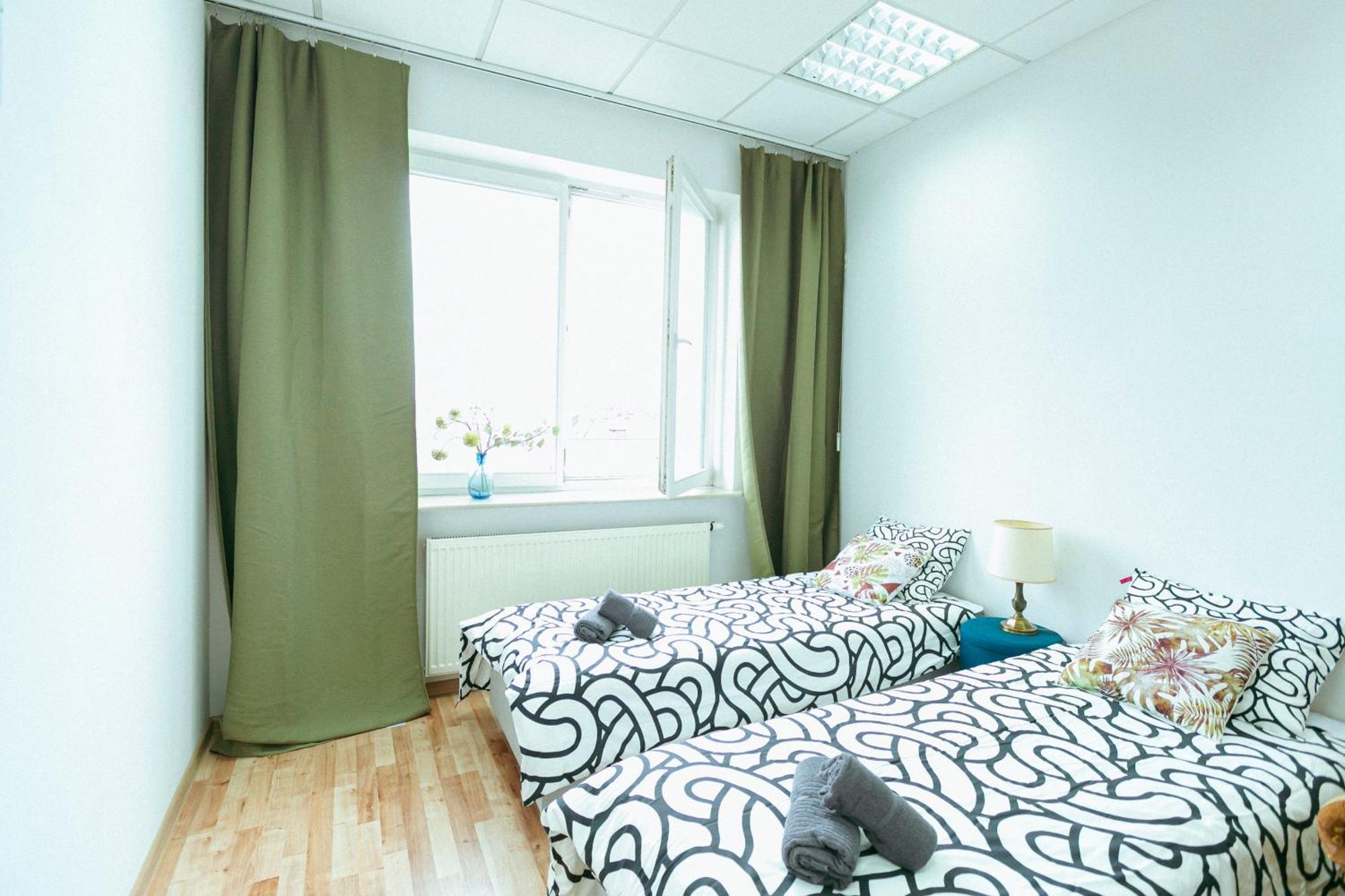 Hostel Metro Kabaty Варшава Екстериор снимка
