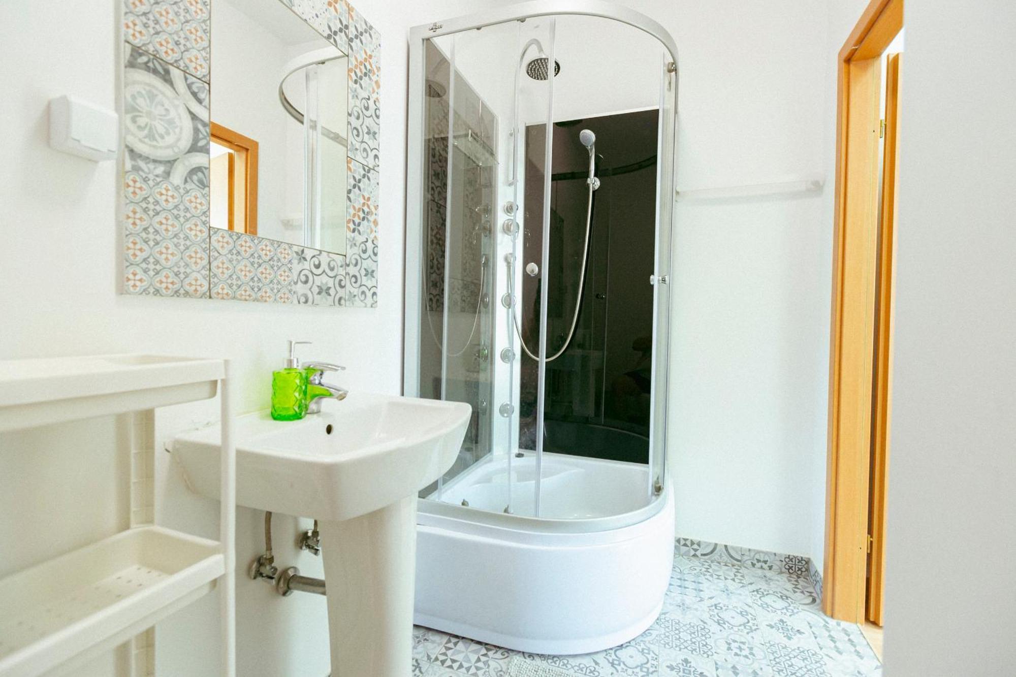 Hostel Metro Kabaty Варшава Екстериор снимка