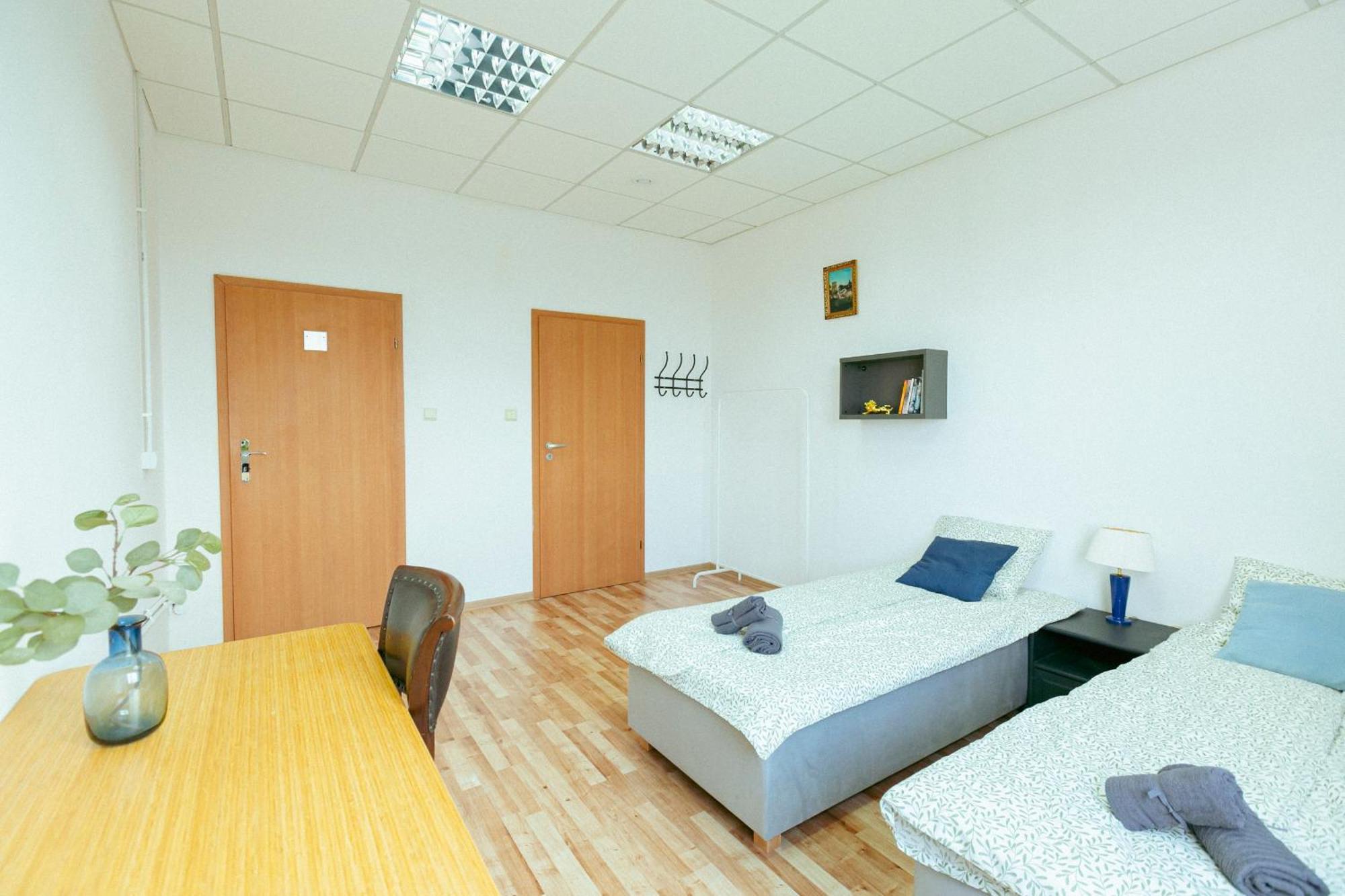 Hostel Metro Kabaty Варшава Екстериор снимка