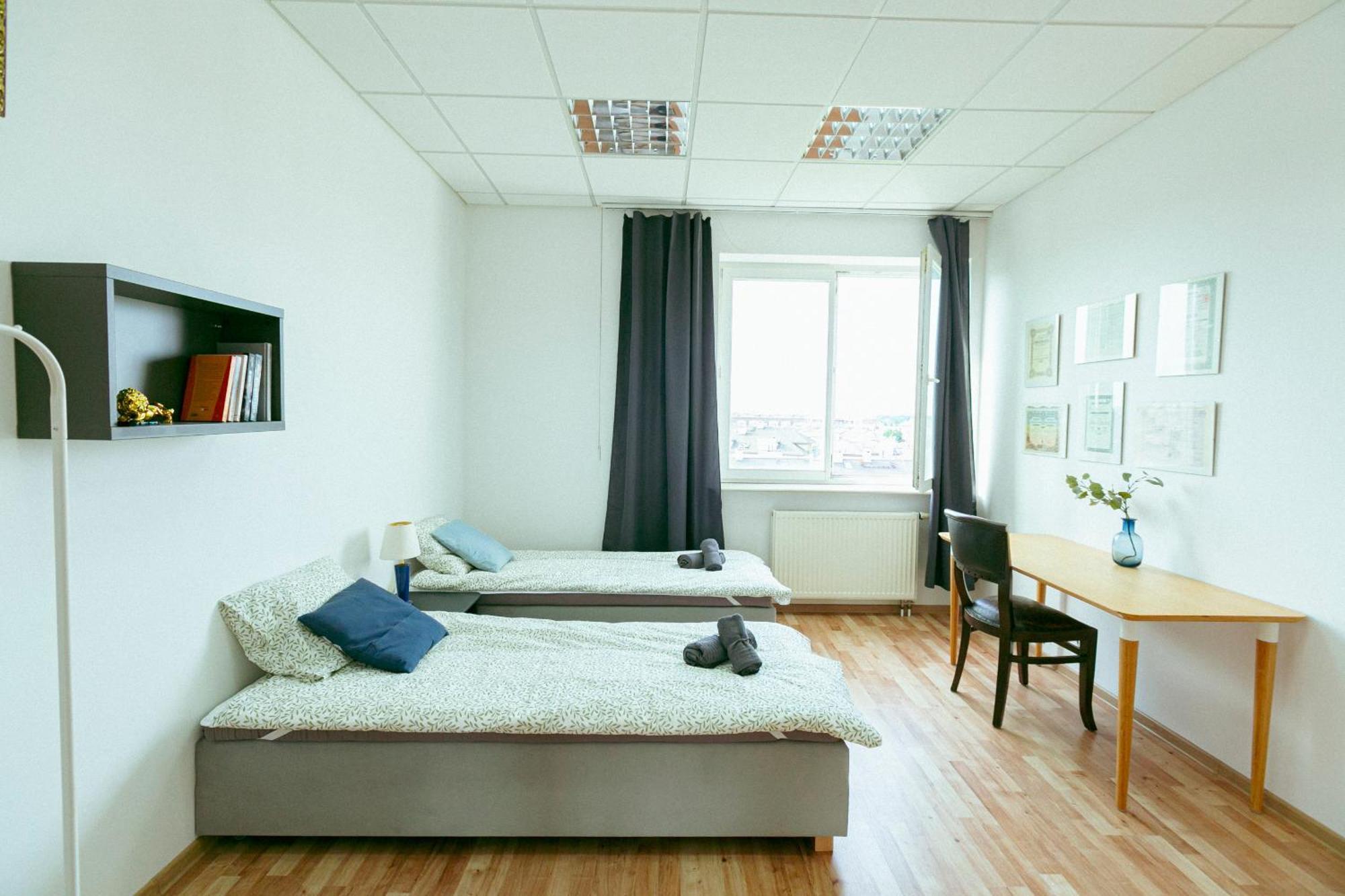 Hostel Metro Kabaty Варшава Екстериор снимка