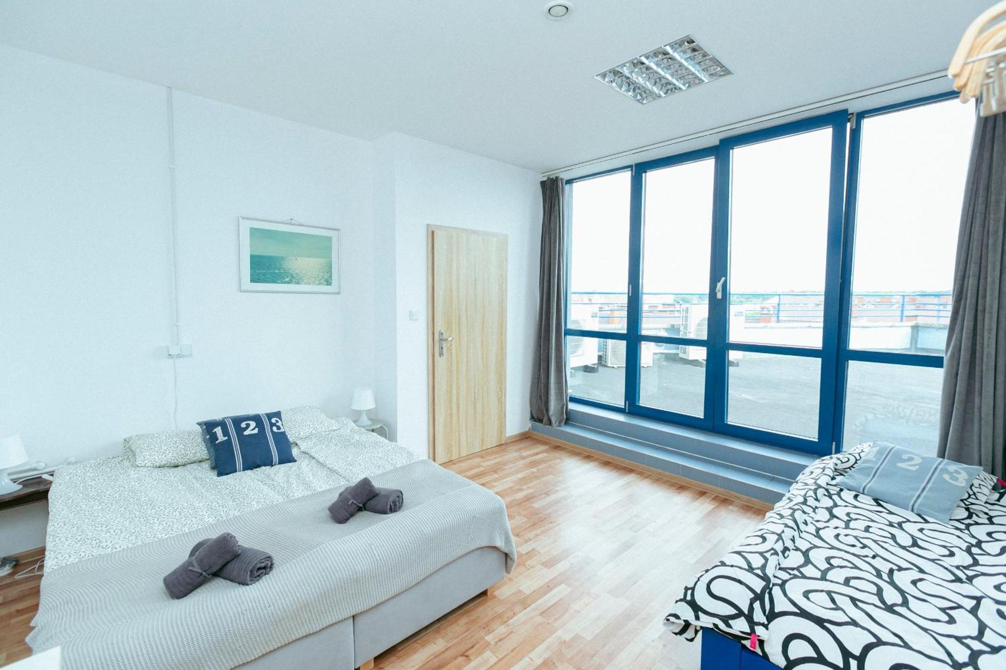 Hostel Metro Kabaty Варшава Екстериор снимка