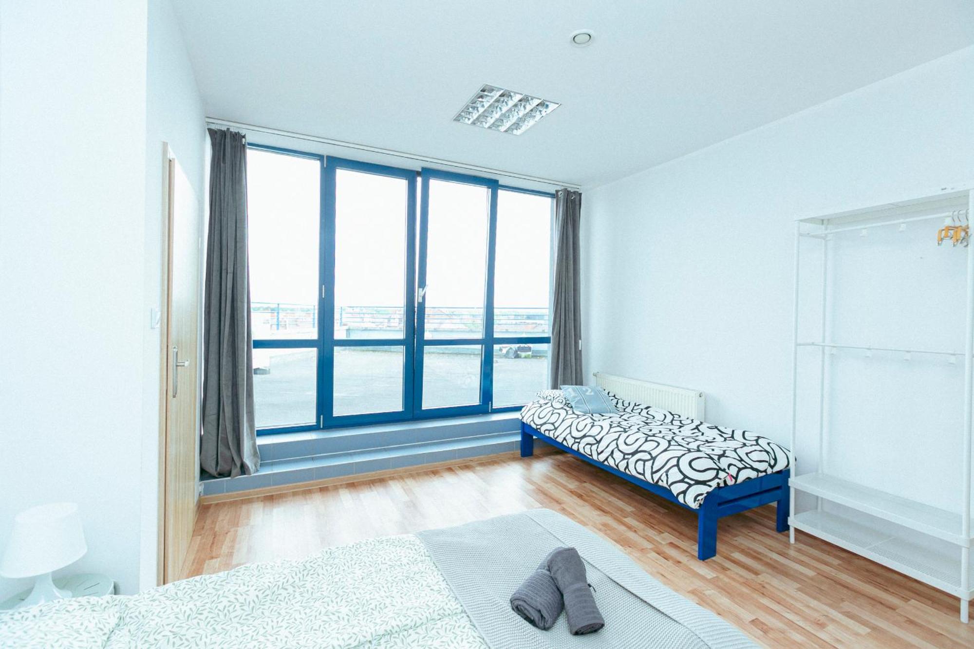 Hostel Metro Kabaty Варшава Екстериор снимка
