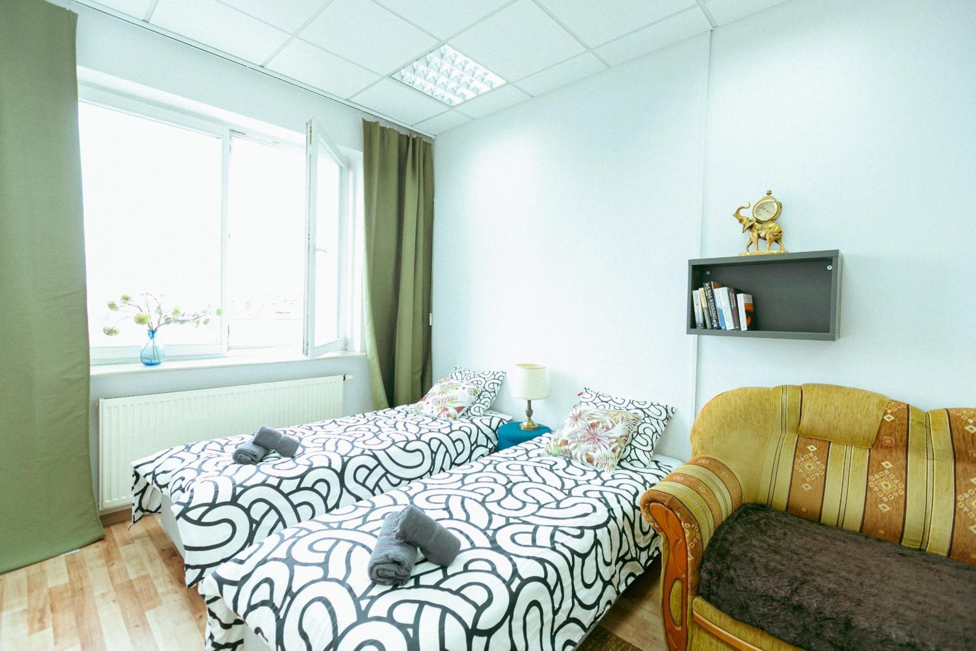 Hostel Metro Kabaty Варшава Екстериор снимка