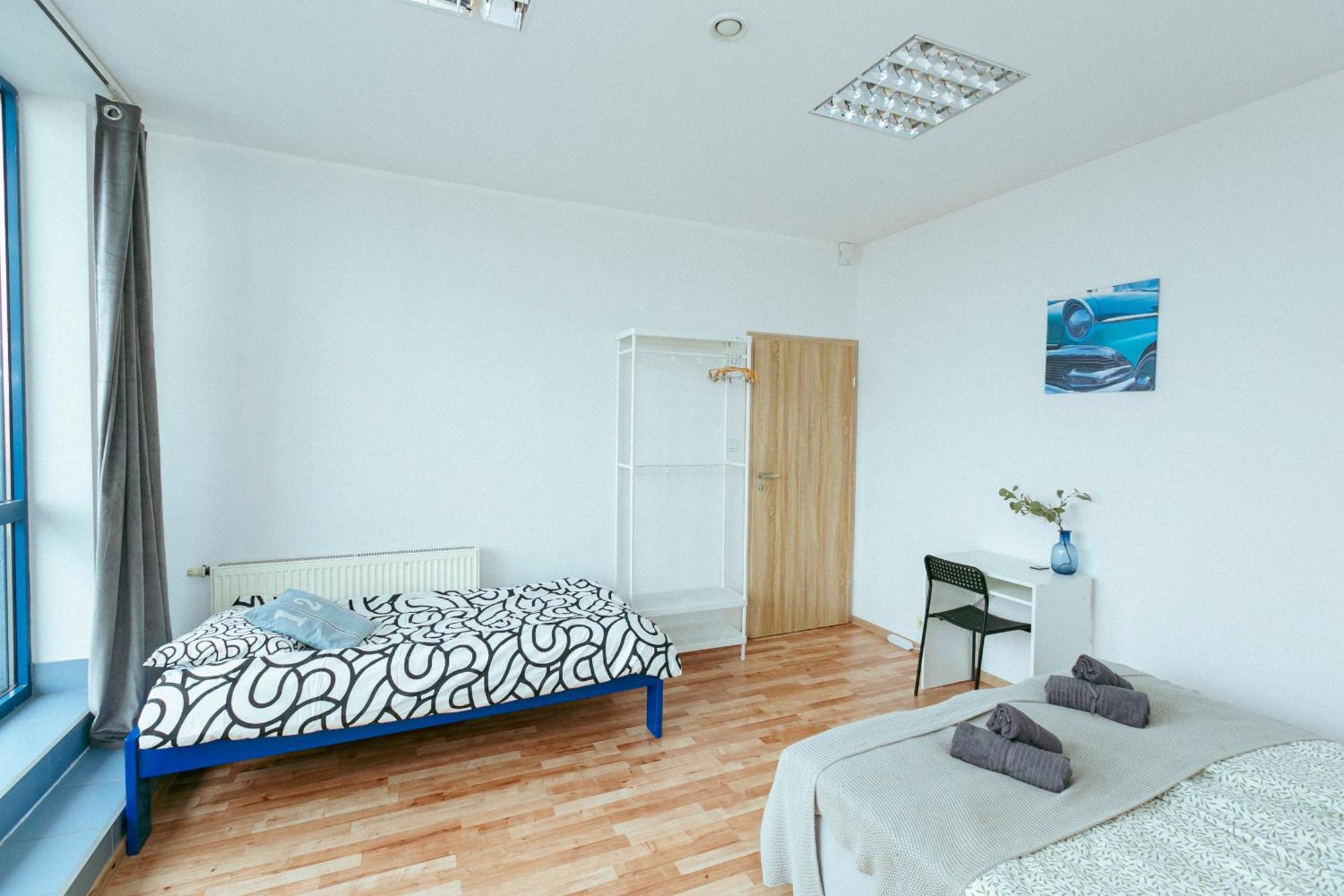 Hostel Metro Kabaty Варшава Екстериор снимка
